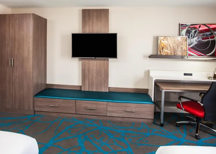 Express & By Ihg Hotel 2*