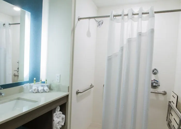 Hotel Express & By Ihg 2*