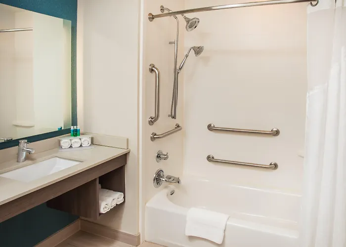 Hotel Express & By Ihg 2*