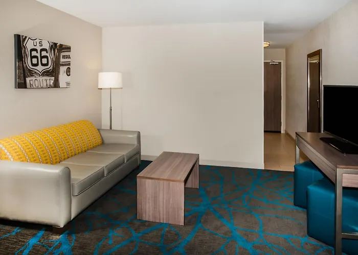 Hotel Express & By Ihg Litchfield