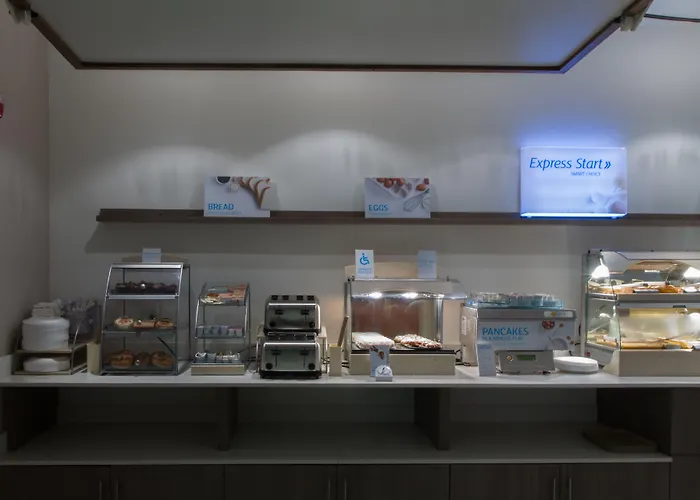 Express & By Ihg 2* Litchfield