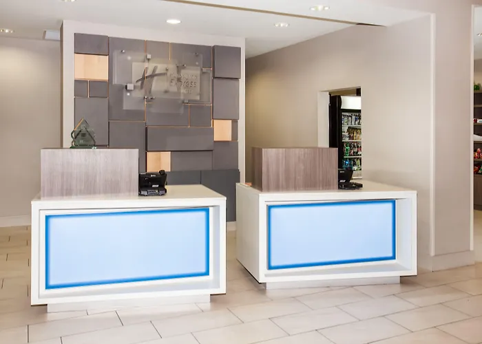 Express & By Ihg 2* Litchfield