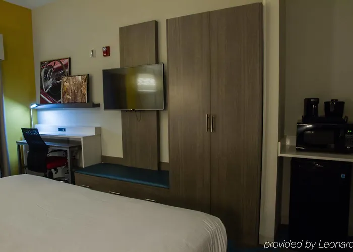 Hotel Express & By Ihg Litchfield