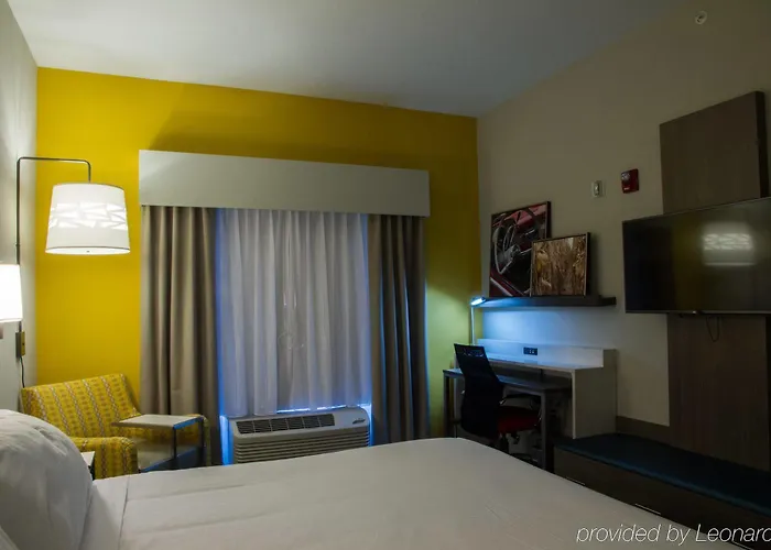 Express & By Ihg Hotel Litchfield