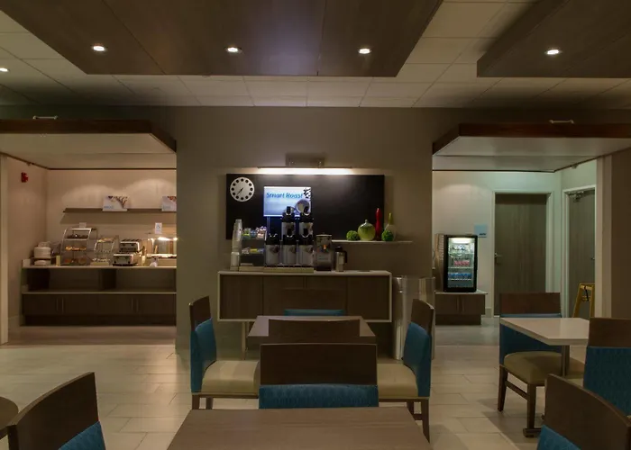 Express & By Ihg 2* Litchfield