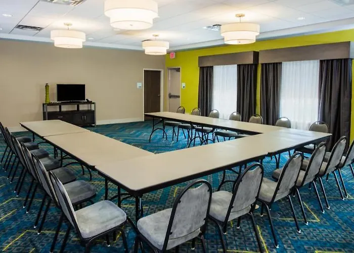 Express & By Ihg Hotel 2*